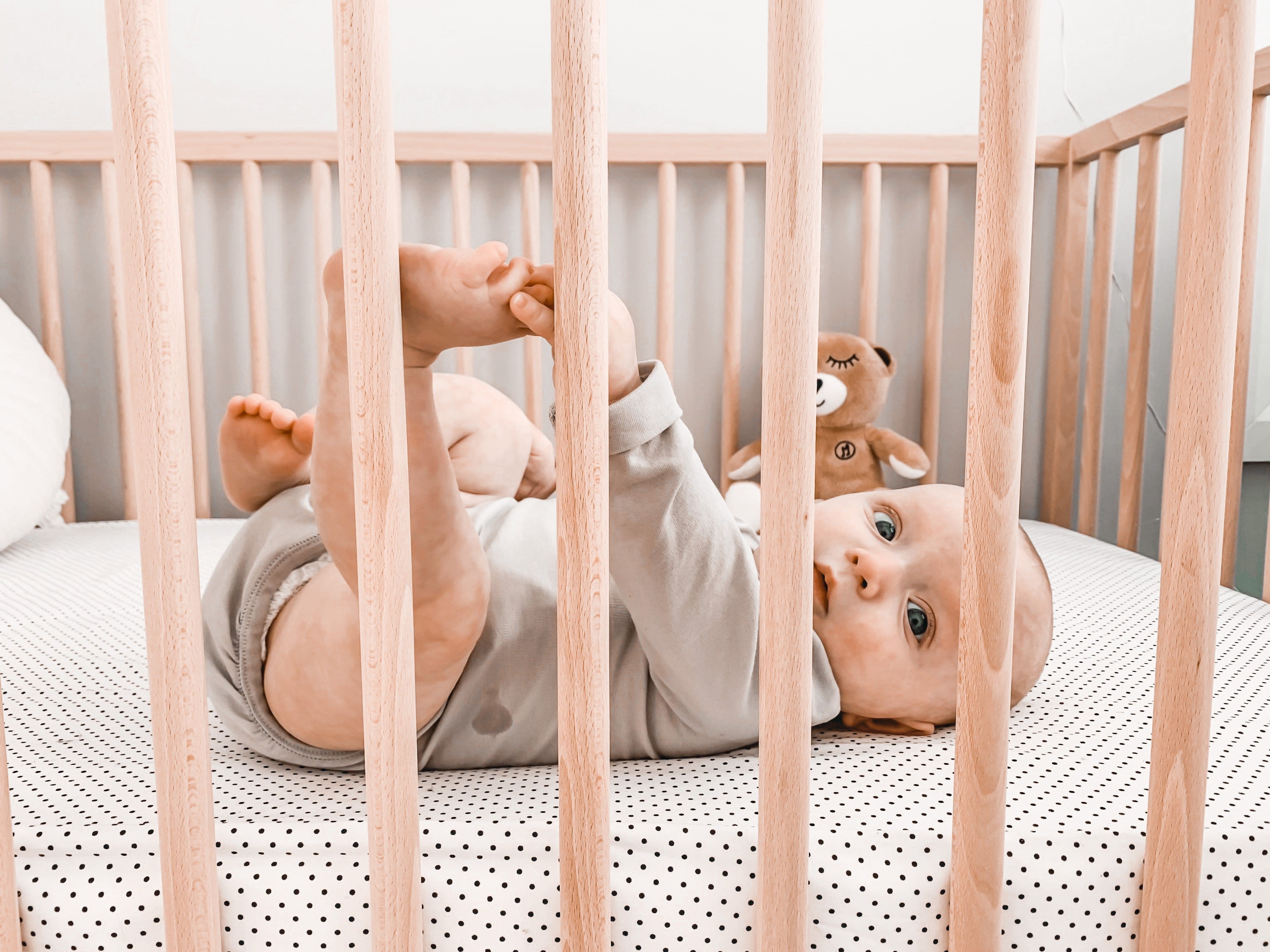 Pin Dots Fitted Crib Sheet - Olli+Lime